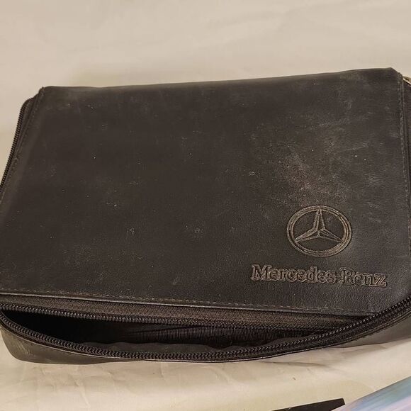 Mercedes-Benz 2005 C-Class Sedan Operator Manual C 230 C 240 C320 car Owner Book - Picture 11 of 16